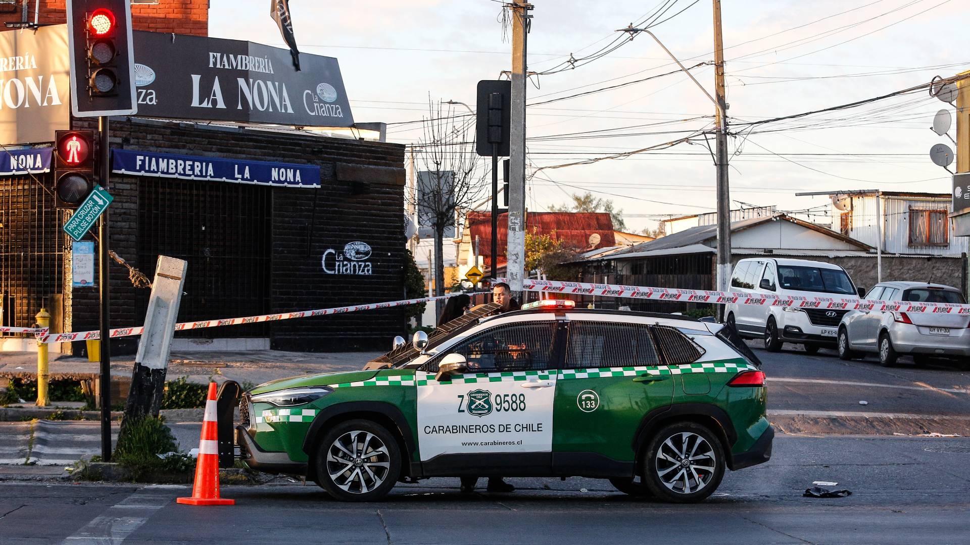 Disparos desde un auto y discusión en un pub: los antecedentes de la balacera en Lo Prado que dejó una mujer muerta