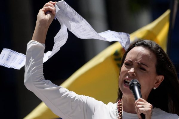 La oposición venezolana ha mantenido este miércoles el pulso en la calle ante el cerco y la represión del chavismo. Miles de simpatizantes de María Corina Machado se han concentrado en el este de Caracas, donde se ha sumado la veterana política.