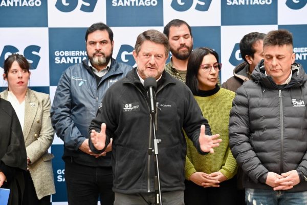 Gobernador de la RM quiere a militares para la seguridad de Santiago