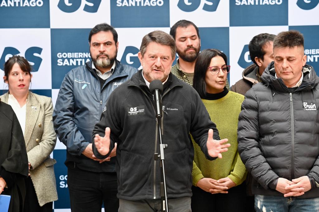 Gobernador de la RM quiere a militares para la seguridad de Santiago