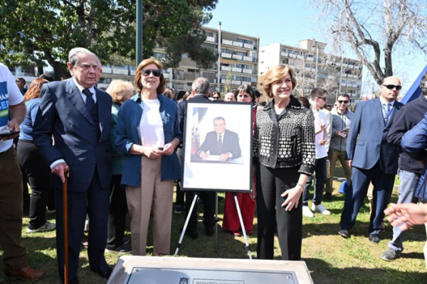 Alcaldesa Matthei inaugura nueva plaza Patricio Aylwin en Providencia