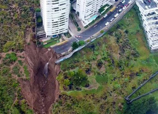 Socavón del Kandisnsky: Contraloría apunta a Obras Hidráulicas de Valparaíso