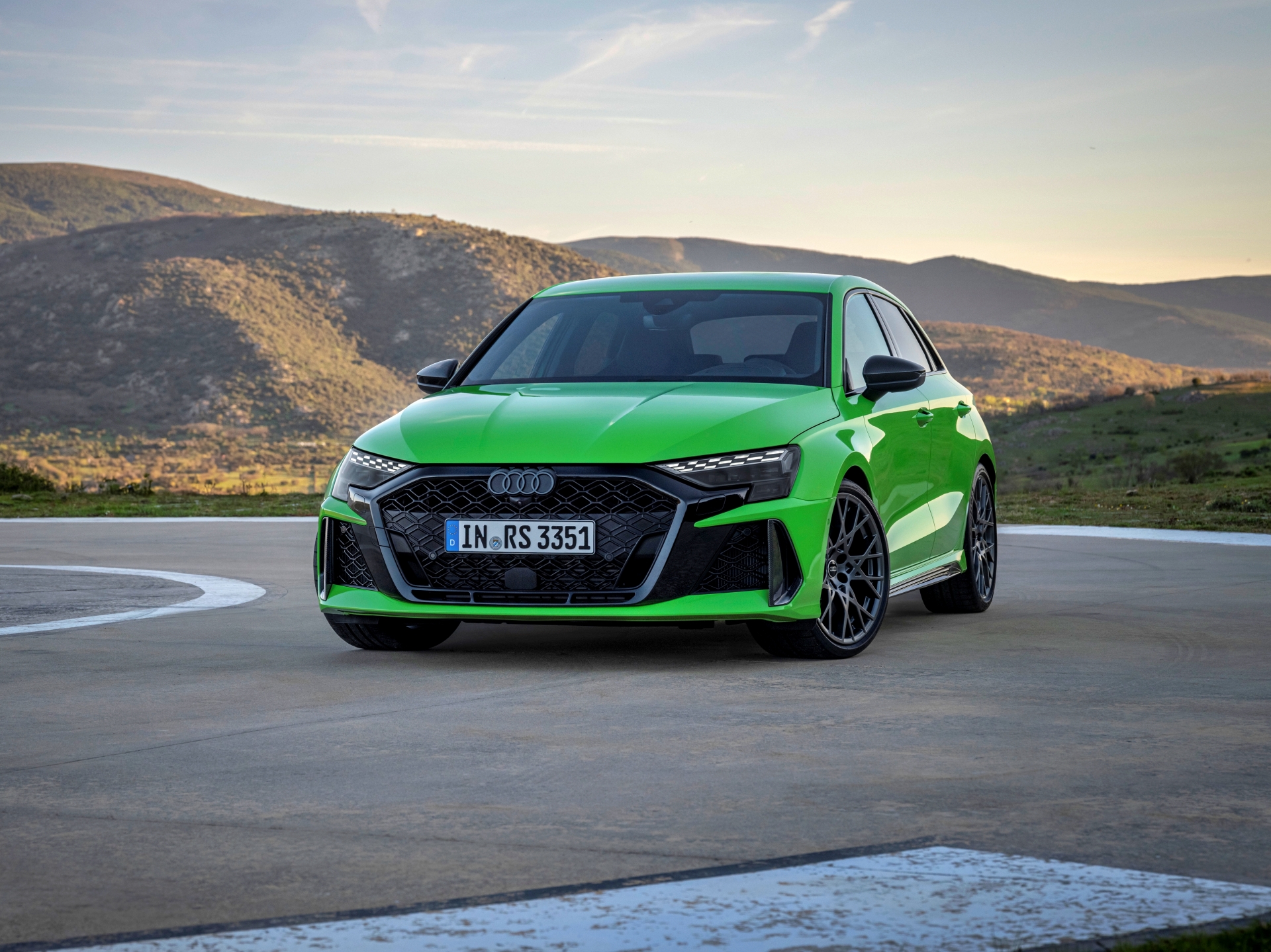 El Audi RS3 se actualiza prometiendo los mismos 400 CV, pero añadiendo más carácter en diseño y comportamiento