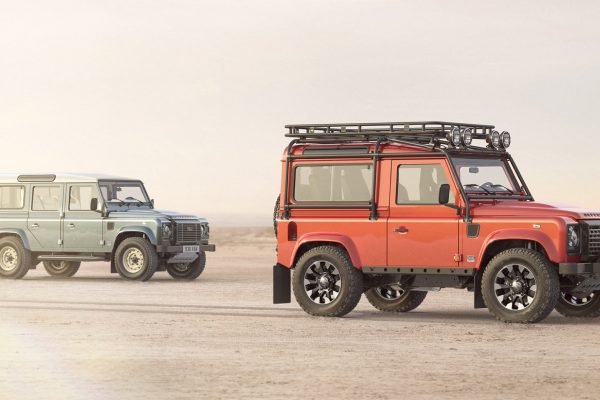 Land Rover anuncia el "regreso" del Defender original, incombustible, irrompible, y con motor V8 de 405 CV... ¡prepara la billetera!