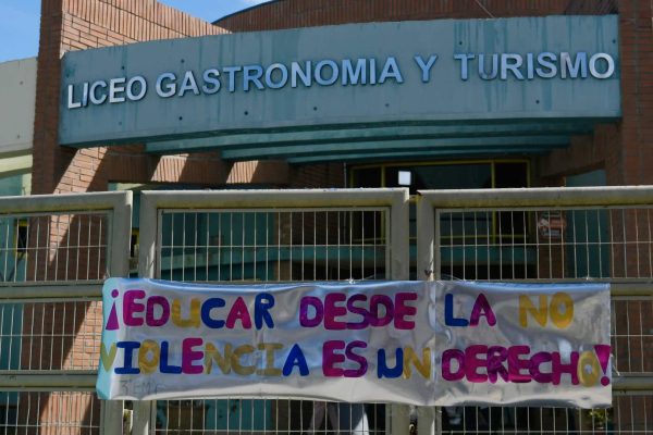 Peleas a cuchillazos, combos y atropellos: los graves casos de violencia escolar de los últimos días