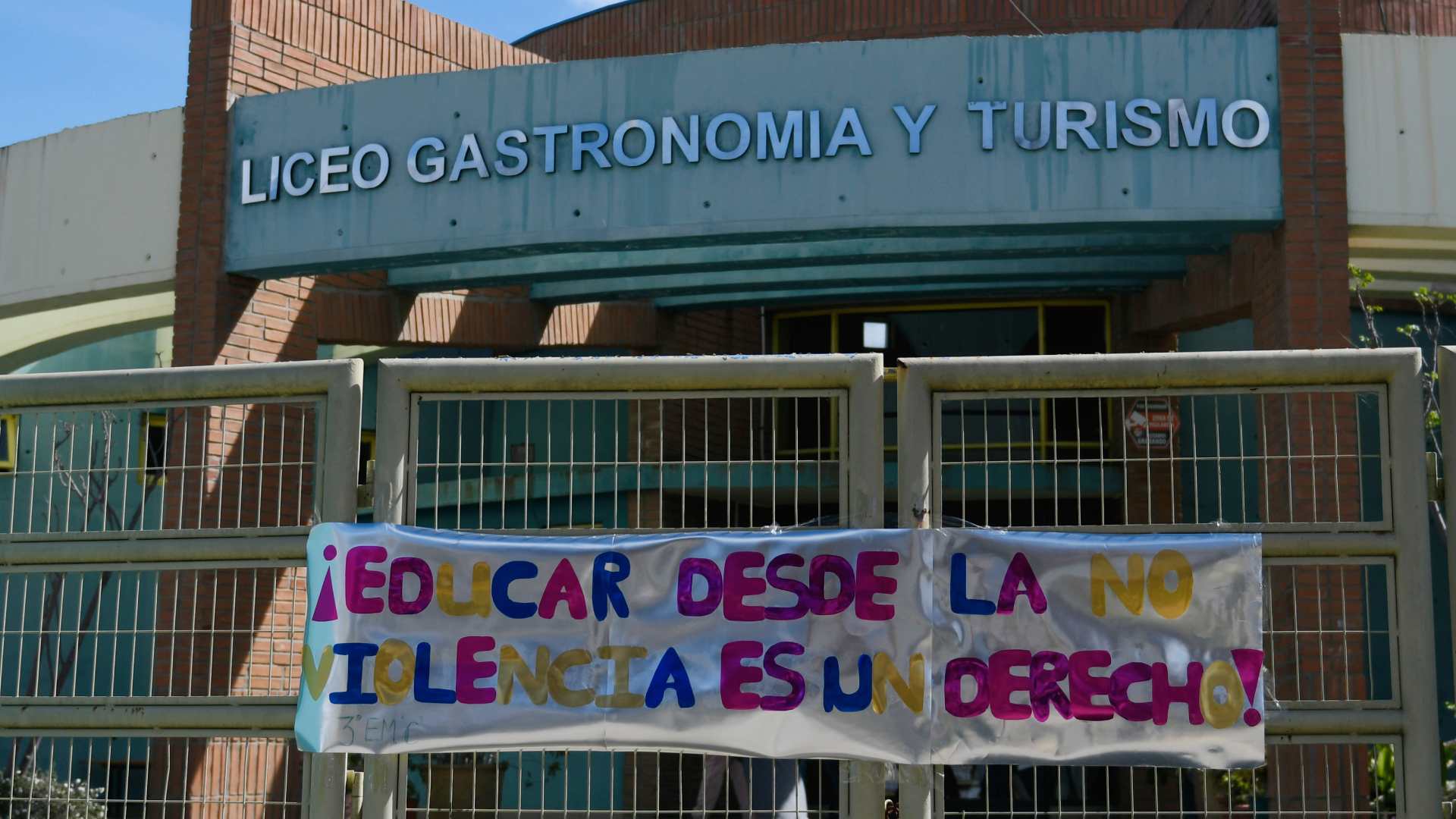 Peleas a cuchillazos, combos y atropellos: los graves casos de violencia escolar de los últimos días