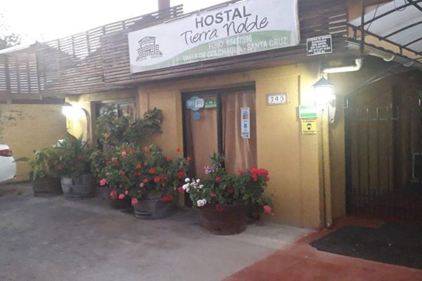 "Deberías quedarte callada": las polémicas frases contra sus clientes por las que el Sernac ofició a un hostal de Santa Cruz