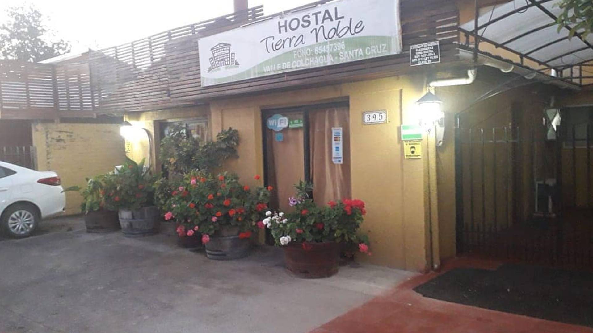 "Deberías quedarte callada": las polémicas frases contra sus clientes por las que el Sernac ofició a un hostal de Santa Cruz