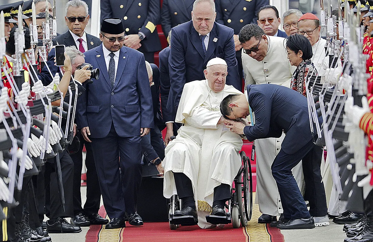 El Papa inicia su viaje más largo: 32.800 kilómetros por el sudeste asiático en siete aviones