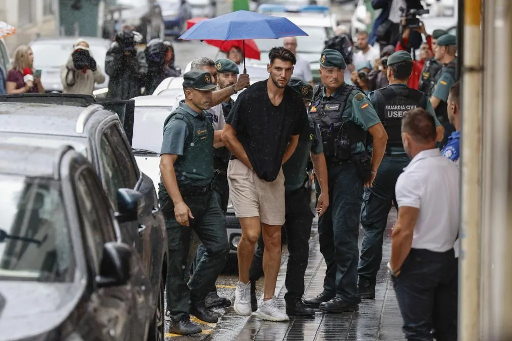 Rafa Mir queda en libertad con cargos tras declarar ante el juez por una presunta agresión sexual