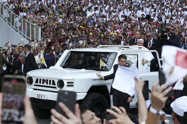 La Policía de Indonesia detiene a siete personas que pretendían atacar al papa Francisco