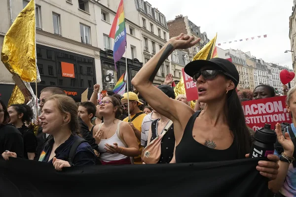 La izquierda se manifiesta en Francia contra Macron y el nombramiento del conservador Michel Barnier como primer ministro