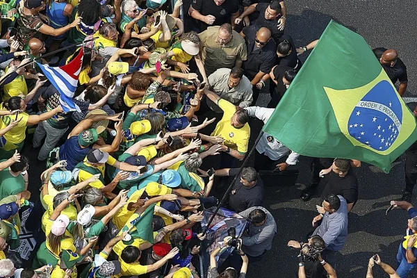 Bolsonaro desafía a Lula en la calle