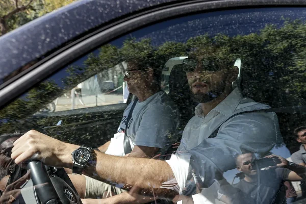 Rafa Mir entrenará en solitario sin fecha de retorno al equipo y será multado por el Valencia