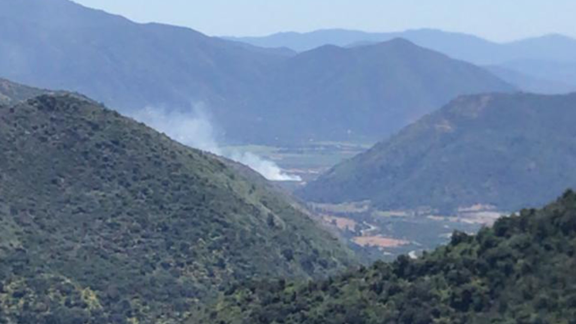 Senapred declara Alerta Roja por incendio forestal en Melipilla