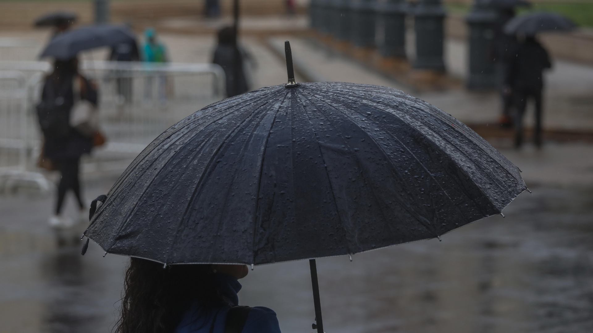 reportan lluvia en diversos puntos de la capital