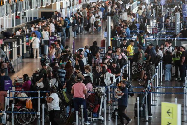 Trabajadores de la DGAC no logran acuerdo con el Gobierno y no descartan extender paro en aeropuertos