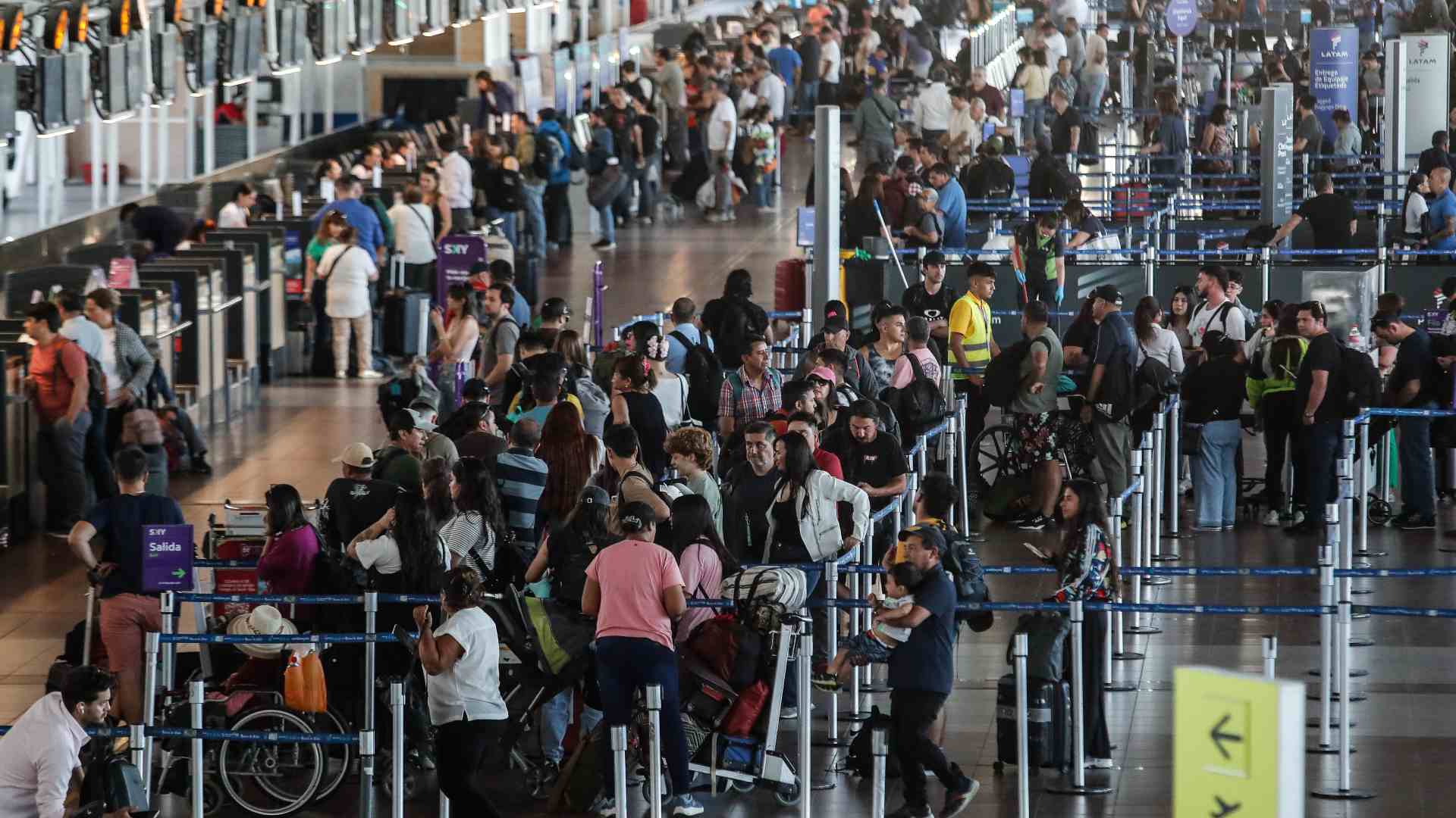 Trabajadores de la DGAC no logran acuerdo con el Gobierno y no descartan extender paro en aeropuertos