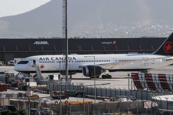 trabajadores de DGAC inician paro indefinido en todos los aeropuertos