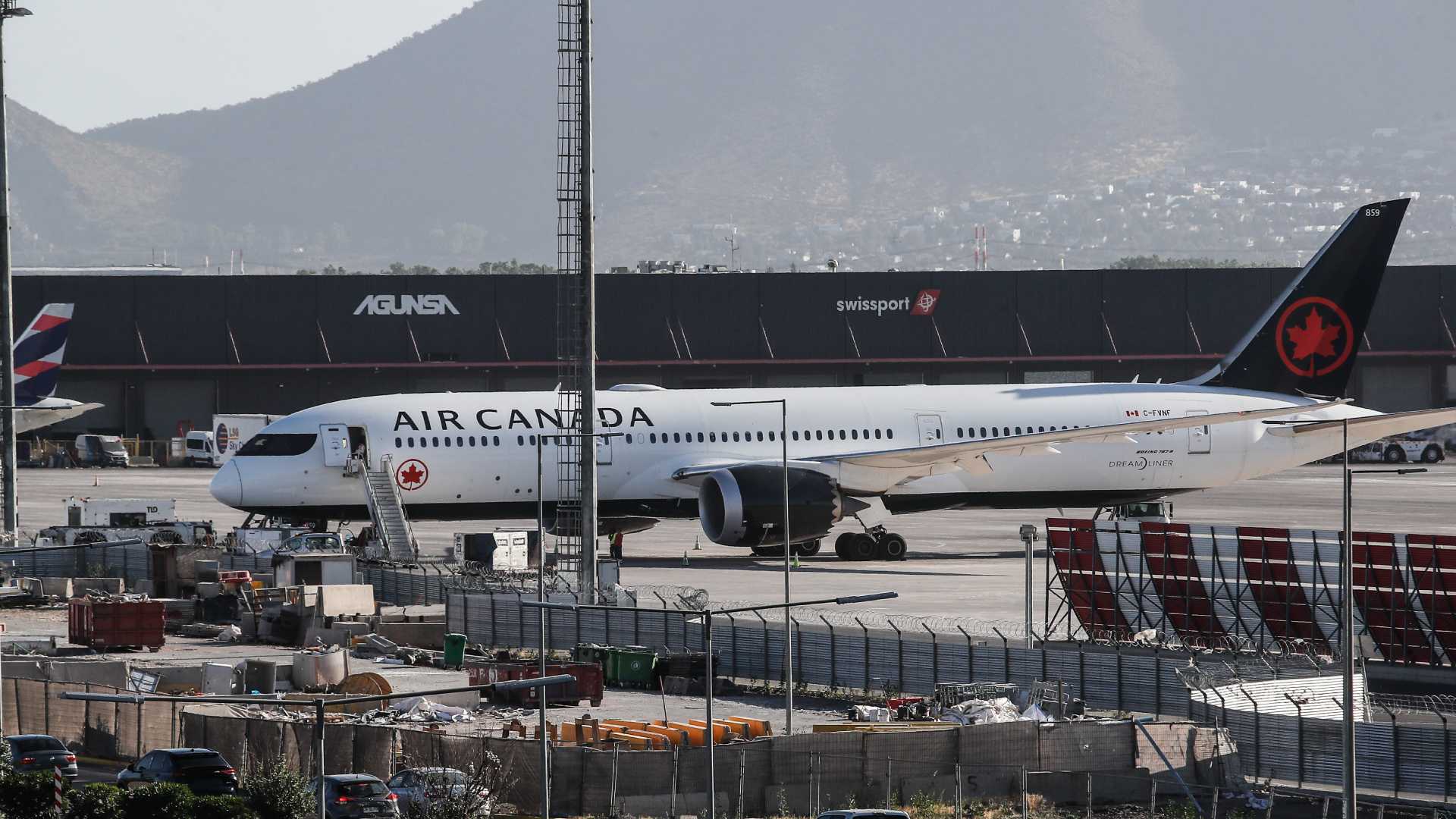 trabajadores de DGAC inician paro indefinido en todos los aeropuertos