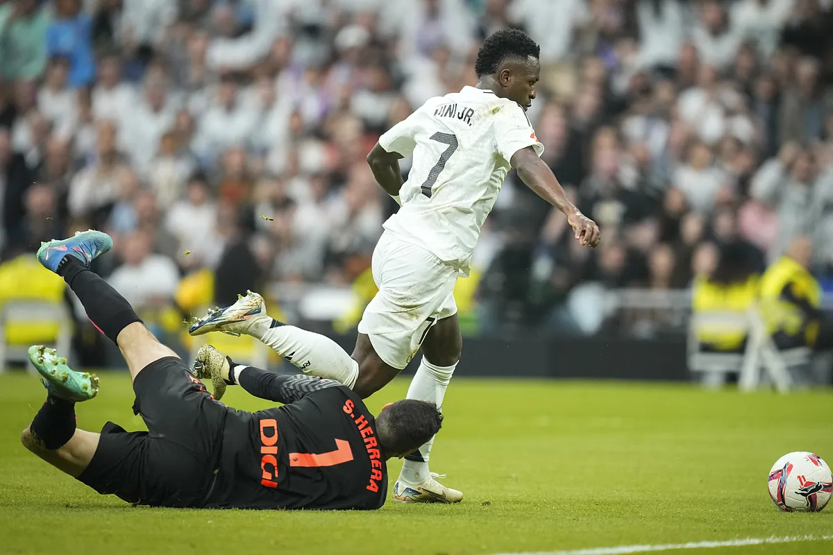 Vinicius revienta una tarde de calamidades ante Osasuna