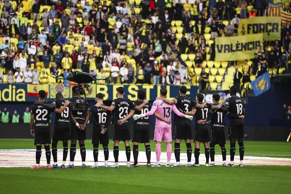 El Villarreal, uniformado de negro en honor a los damnificados por la riada, vence 3-0