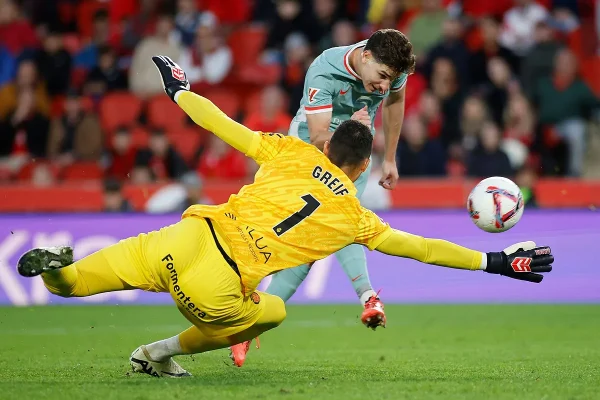 Un rácano Atlético se agarra a Oblak y a Julián Álvarez para doblegar al Mallorca