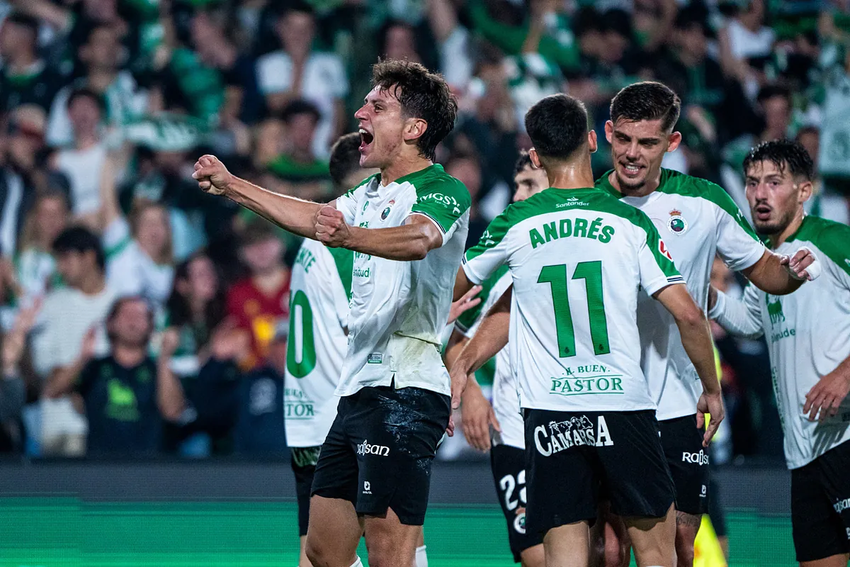 El Racing de Santander, el líder de la "guerra" que hace historia en una Segunda única: "Es una locura"