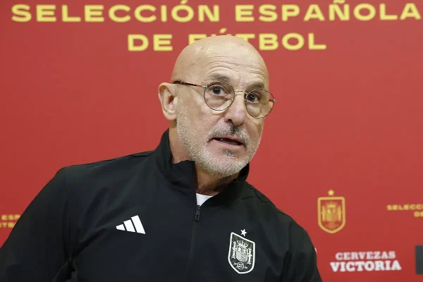 Luis de la Fuente o cómo preparar el partido contra Dinamarca 'a ciegas': "Seguro que el nuevo es un buen entrenador"