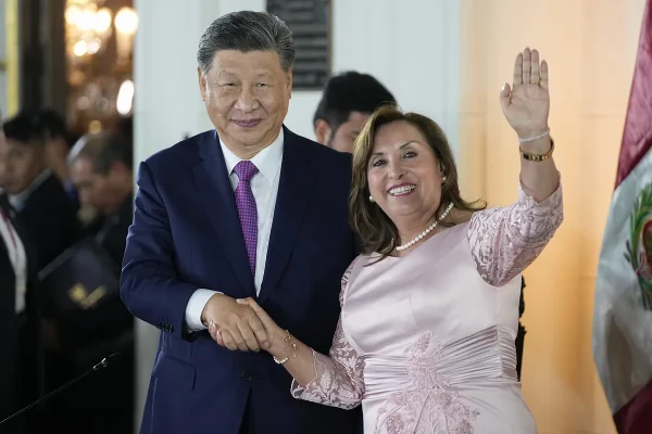 China continúa expandiendo su huella en América Latina: Xi Jinping inaugura un mega puerto en Perú