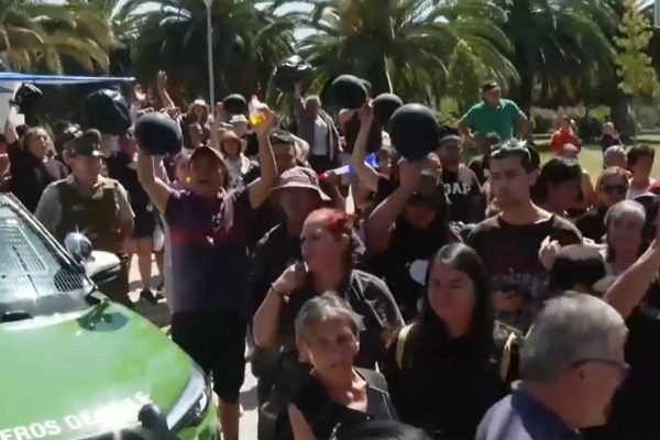 Feriantes de San Ramón vuelven a la calle y el alcalde sigue sin recibirlos