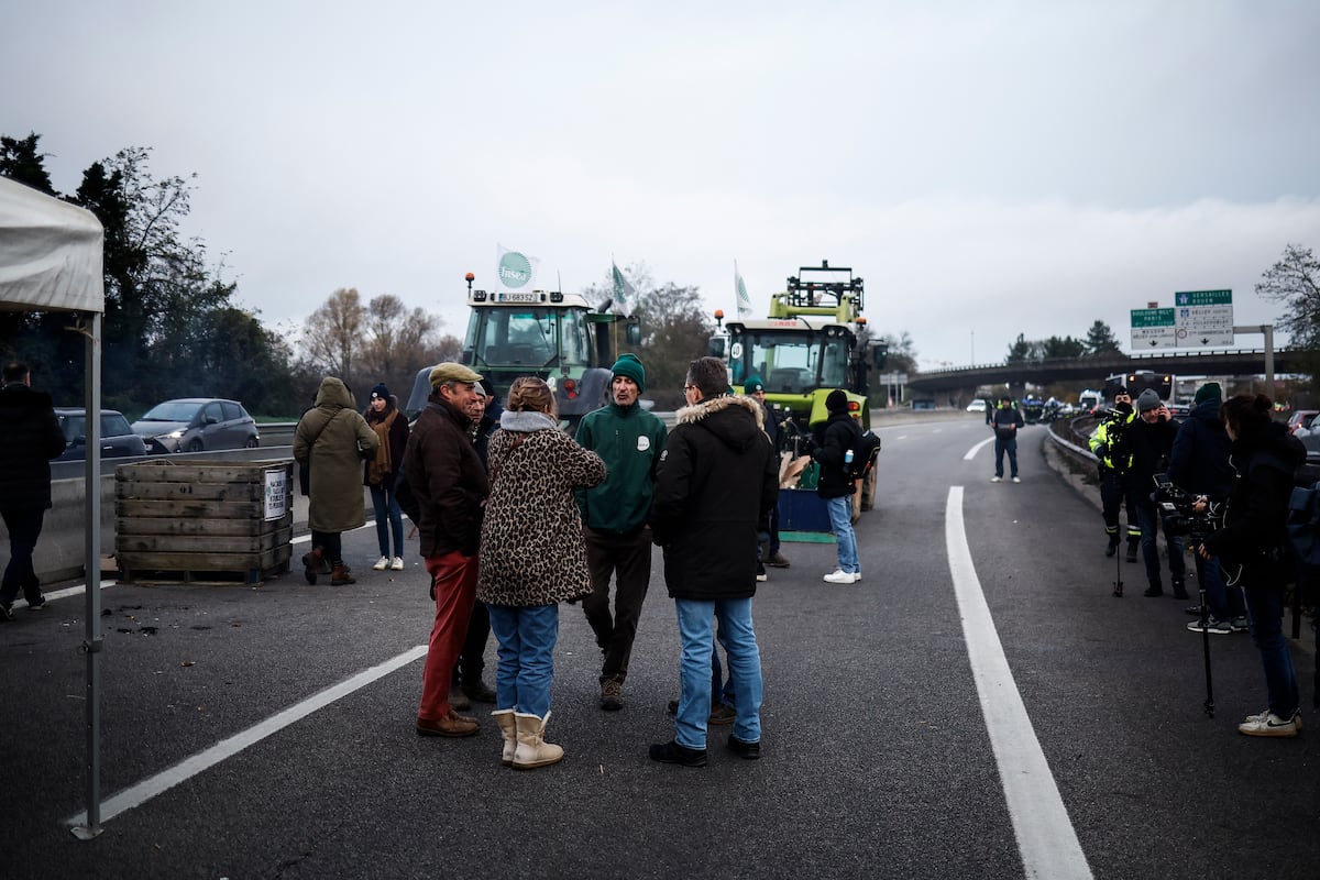 Los agricultores franceses vuelven a desafiar al Gobierno con 80 manifestaciones | Internacional