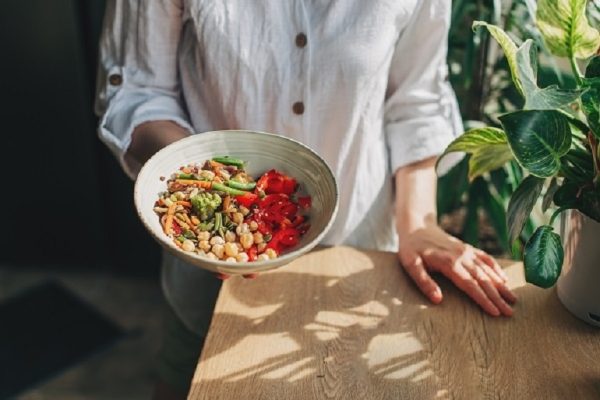 Una dieta poco saludable se asocia con alteraciones cerebrales similares a las del alzhéimer en personas sanas