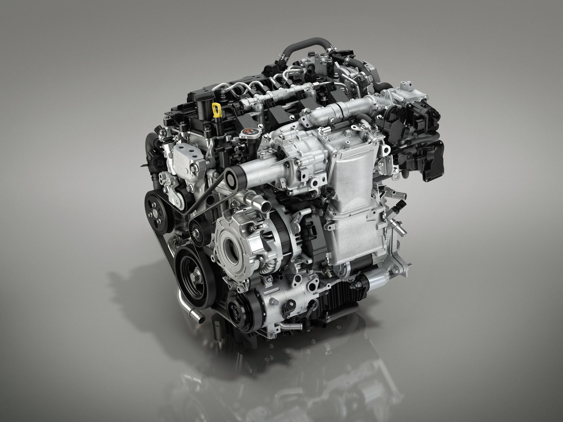 Con 4 o 6 cilindros y mezclando lo mejor del diésel y la gasolina, Mazda trabaja en el motor térmico que pondrá en jaque a la electrificación