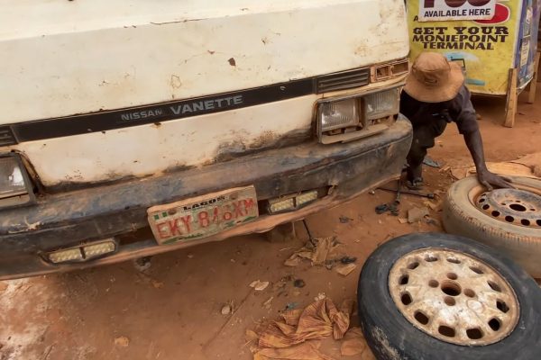 La indestructible furgoneta española que aun rueda en Nigeria con 4 millones de kilómetros