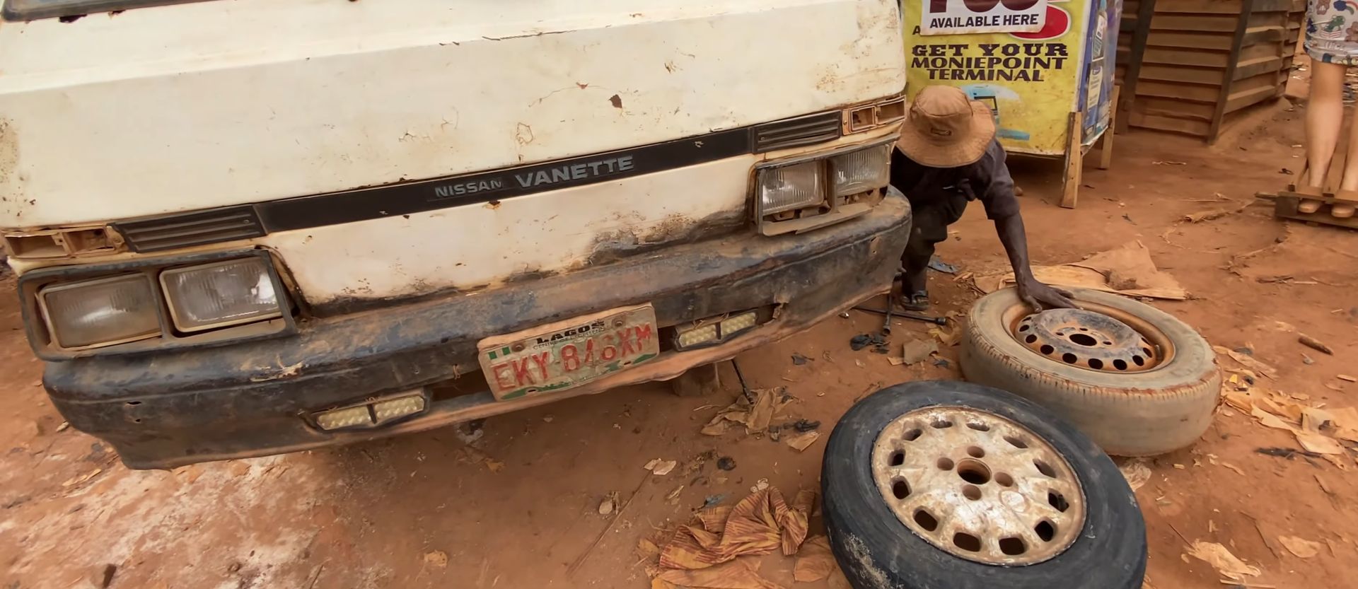 La indestructible furgoneta española que aun rueda en Nigeria con 4 millones de kilómetros