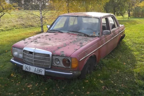 Solo este coche, con el motor más denostado por Europa, podría arrancar así tras 16 años abandonado