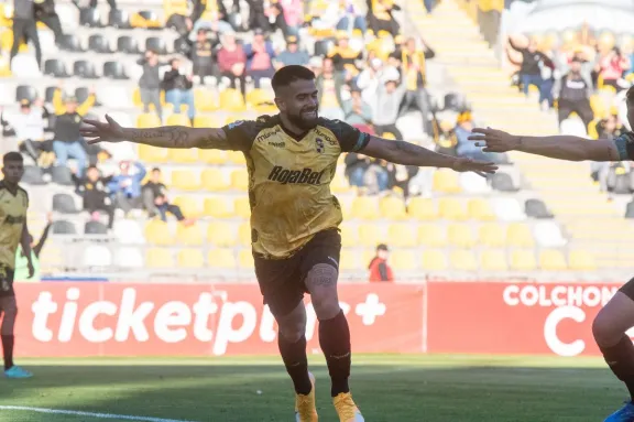 Elvis Hernández, jugador pirata: “Vamos al todo o nada ante la UC en Santiago”