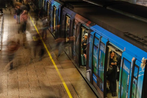 Metro adelanta su horario de apertura los domingos y festivos