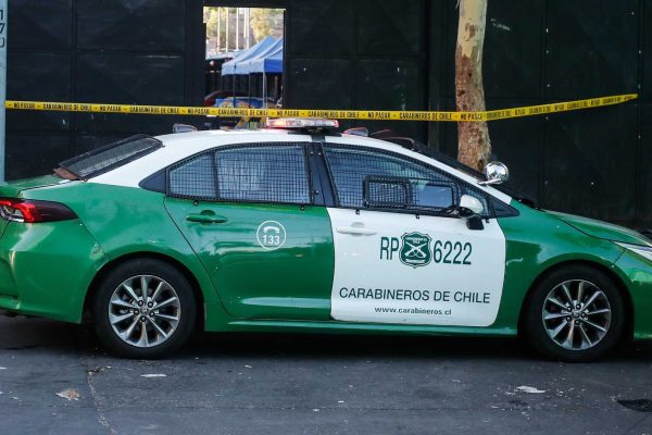 Delincuente con orden de expulsión intenta atropellar a Carabineros