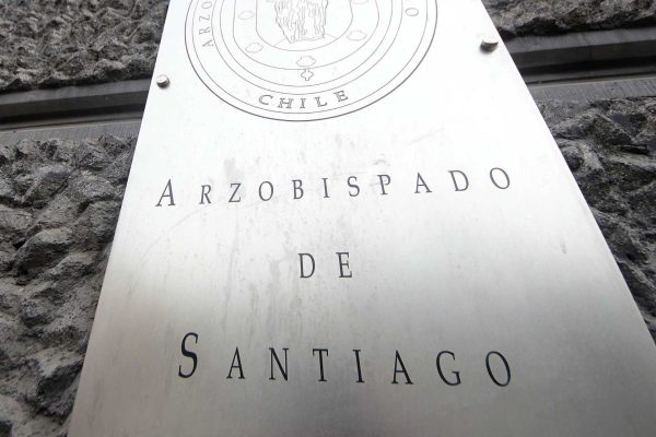 Arzobispado de Santiago enfrenta denuncia por Ley Karin