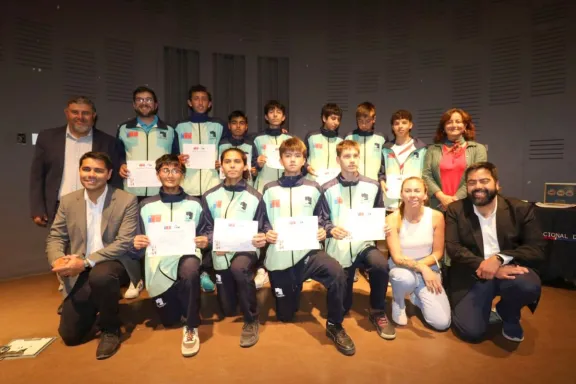 Jóvenes deportistas destacan en la premiación de los Juegos Deportivos Escolares 2024