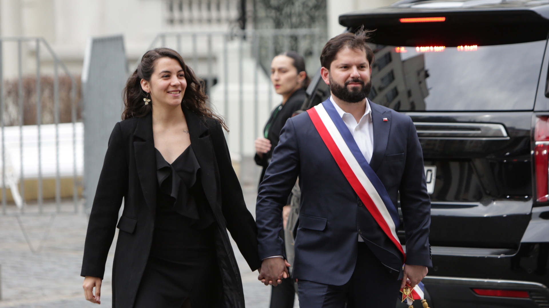 Presidente Gabriel Boric y su pareja esperan su primer hijo