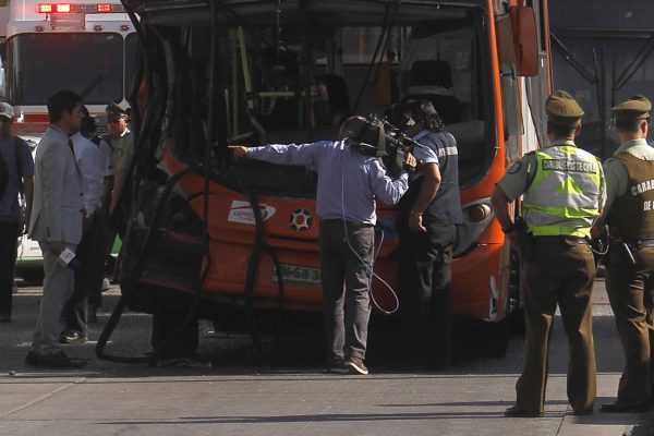 Choque entre buses deja 18 lesionados en Estación Central: dos fueron rescatados de entre los fierros