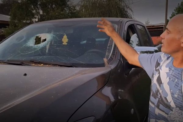 "Miro a mi señora y la veo empapada de sangre": lo que contó el esposo y todo lo que se sabe sobre la mujer que recibió un piedrazo en su auto