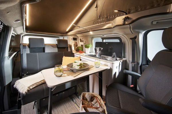 Esta camper con baño y ducha es más versátil que una VW California y mucho más barata