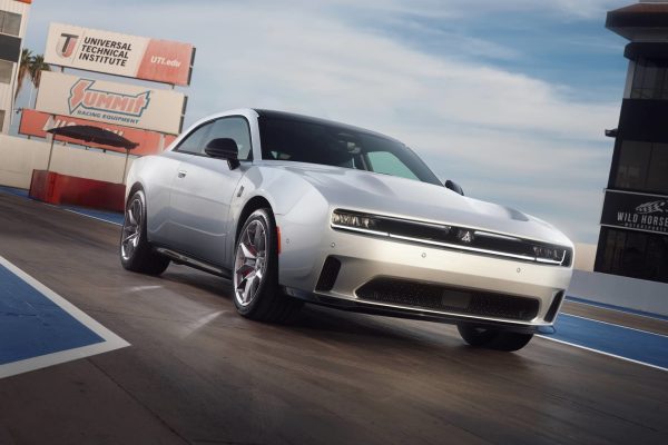 El posible regreso del V8 HEMI tiene un gran problema, no cabe en el nuevo Dodge Charger