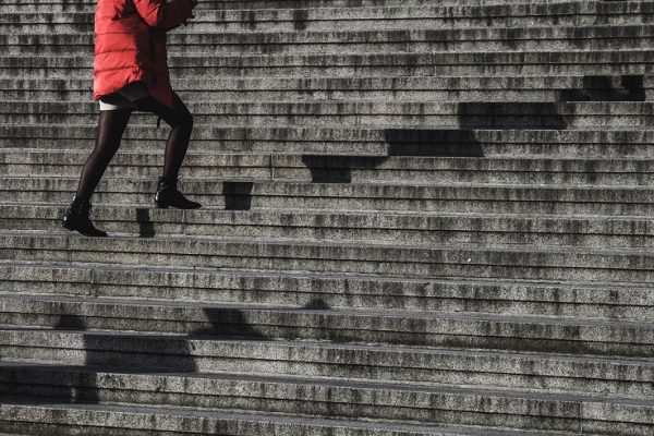 El ejercicio intenso y breve reduce casi a la mitad el riesgo cardiovascular en mujeres