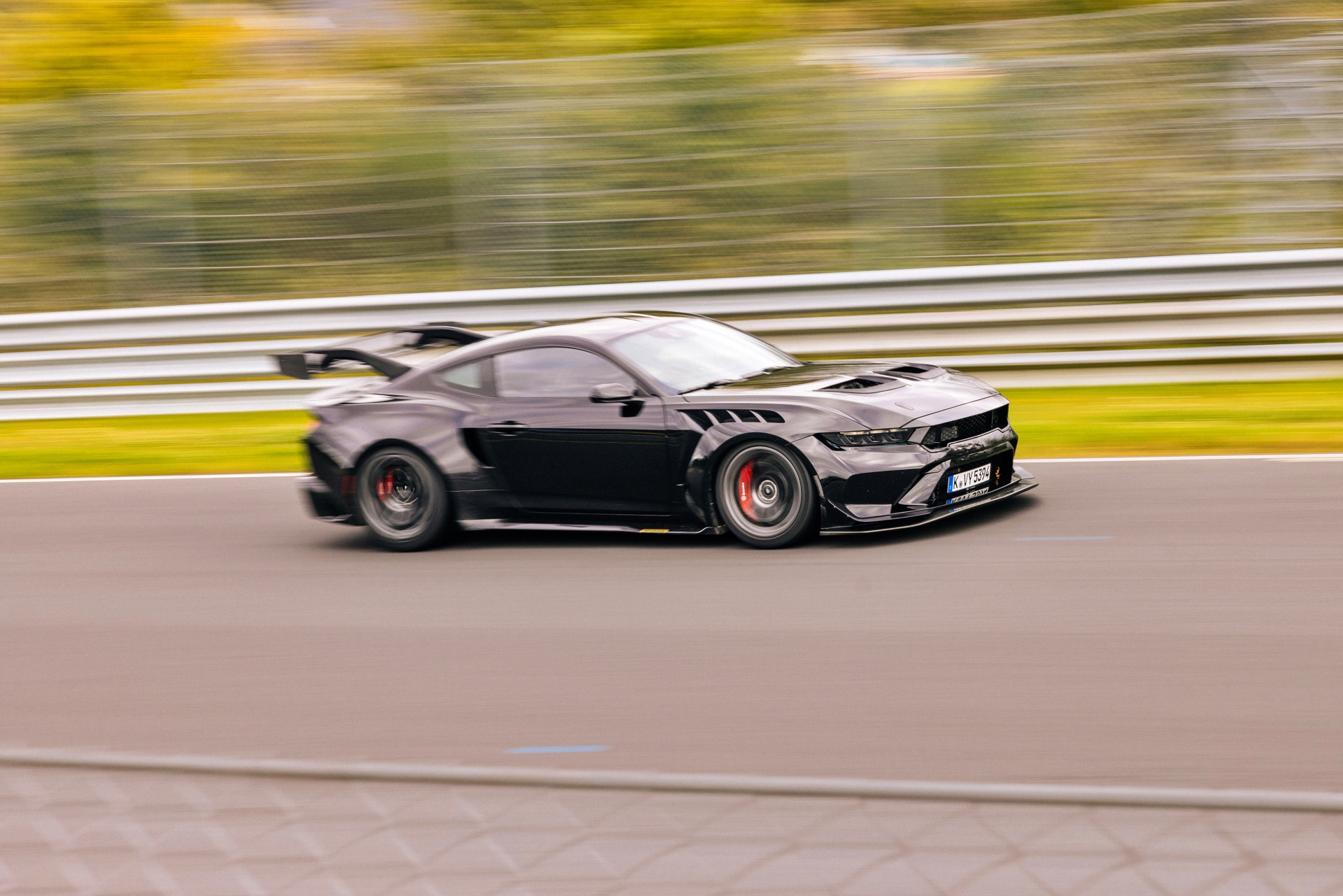 Directo a por el Porsche 911 GT3, Ford cumple su promesa y hace historia en Nürburgring con el Mustang GTD