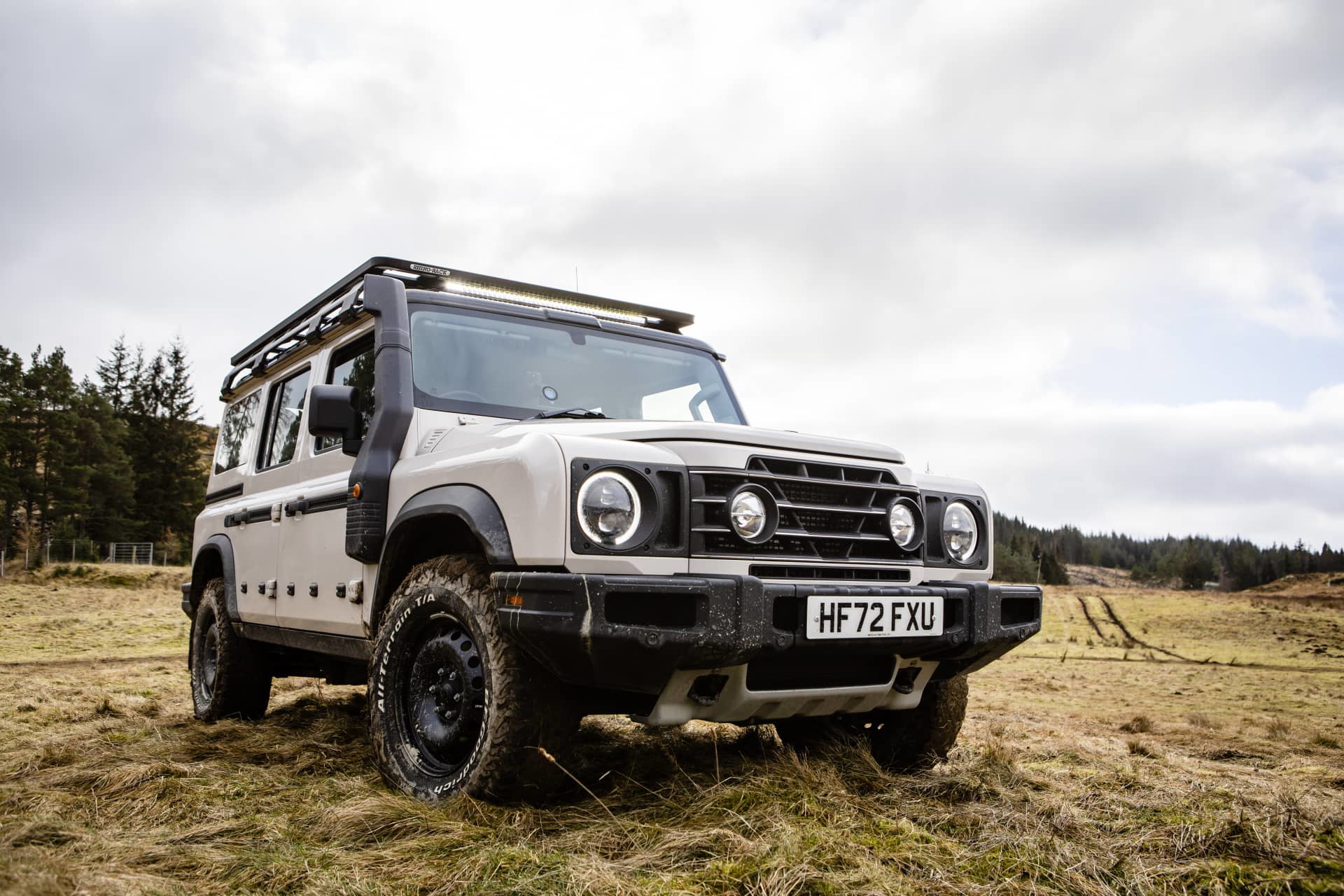 Heredero del verdadero Defender, es el 4x4 imbatible en todoterreno y prácticamente indestructible, que regresará a las calles en 2025